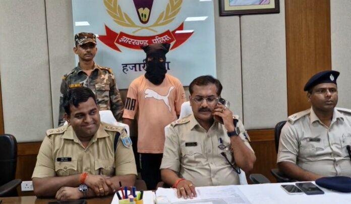 Hazaribagh Crime : गूगल से नंबर निकाला, फोन कर मांगी रंगदारी, धमकी देने वाला साइबर ठग गिरफ्तार...