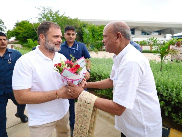राहुल गांधी पटना पहुंचे, महागठबंधन के बिहार बंद और चक्का जाम की करेंगे अगुवाई