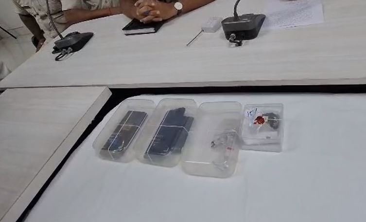 Palamu Crime : भरोसे का गला घोंटा! दोस्त ही निकला कातिल, मामले का सनसनीखेज खुलासा... Palamu Crime : आरोपी के पास से जब्त सामान