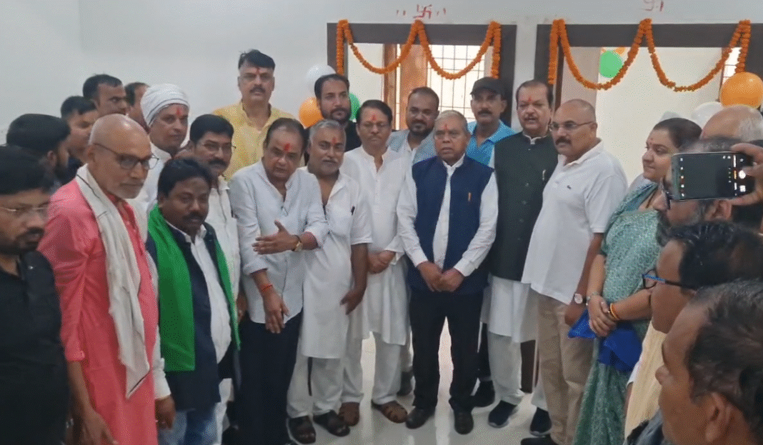 Giridih में कांग्रेस के नए जिला कार्यालय का उद्घाटन, प्रदेश प्रभारी के. राजू समेत कई नेता हुए शामिल