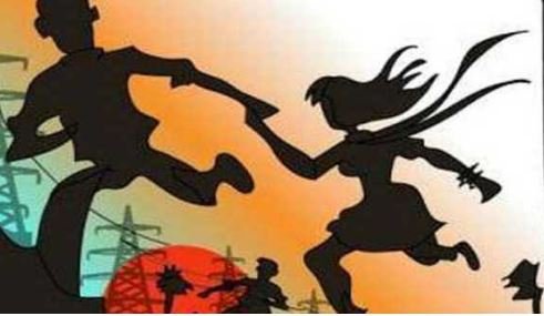 Dhanbad: दो बच्चों को लेकर प्रेमी के साथ फरार हुई महिला