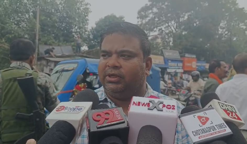 Dhanbad : अतिक्रमण हटाओ अभियान के दौरान फूड इंस्पेक्टर