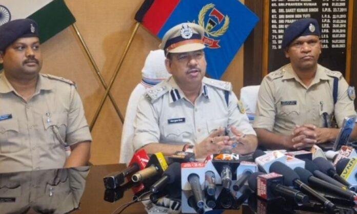 Ranchi Crime : रांची पुलिस ने बैंक ट्रांजैक्शन से खोला चोरी की साजिश का राज, पति-पत्नी की जोड़ी गिरफ्तार