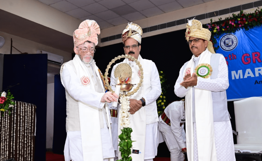 Ranchi : कार्यक्रम की दीप प्रज्वलित कर किया समारोह का शुभारंभ