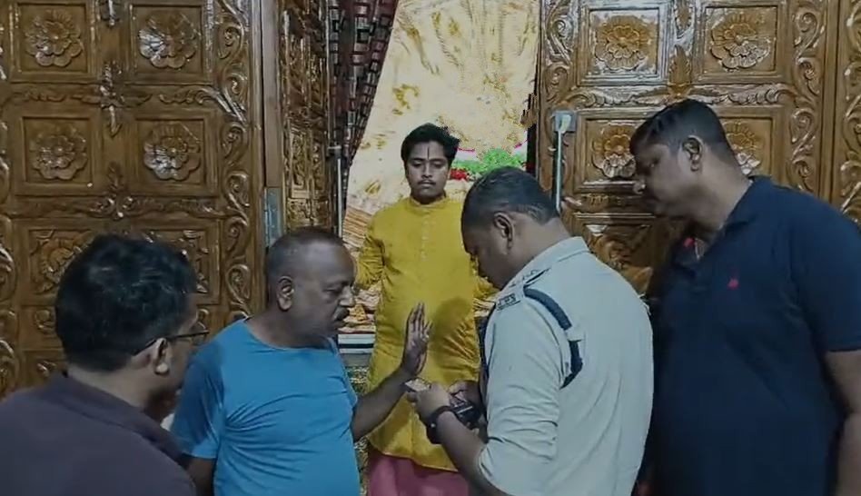 Jamtara Crime : जामताड़ा के प्रसिद्ध खाटू श्याम मंदिर में लाखों की चोरी, भक्तों में आक्रोश...