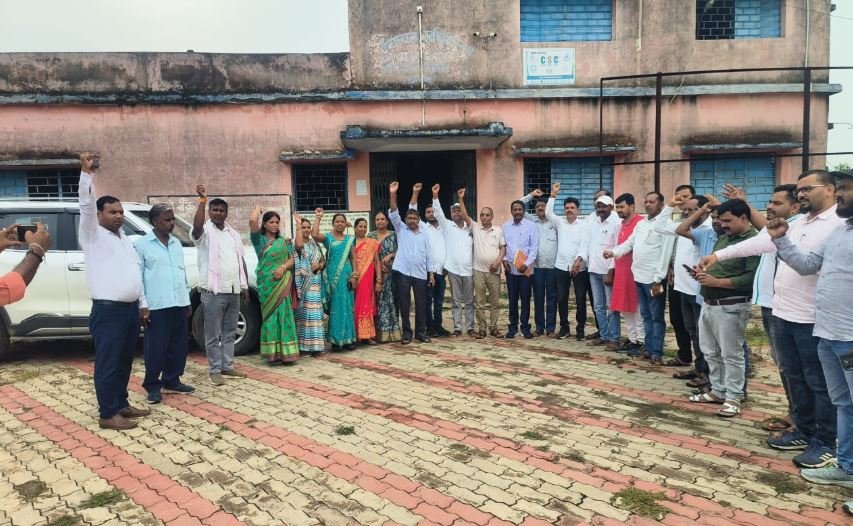 Giridih जिला मुखिया संघ की बैठक में वित्तीय मांगों और सचिव आत्महत्या मामले की उच्च स्तरीय जांच की मांग Giridih आंदोलन की दी चेतावनी