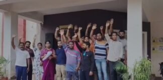 Chaibasa : गुआ में मां दुर्गा की प्रतिमा खंडित, कई संगठनों ने किया बाजार बंद, आरोपियों की गिरफ्तारी की माँग...