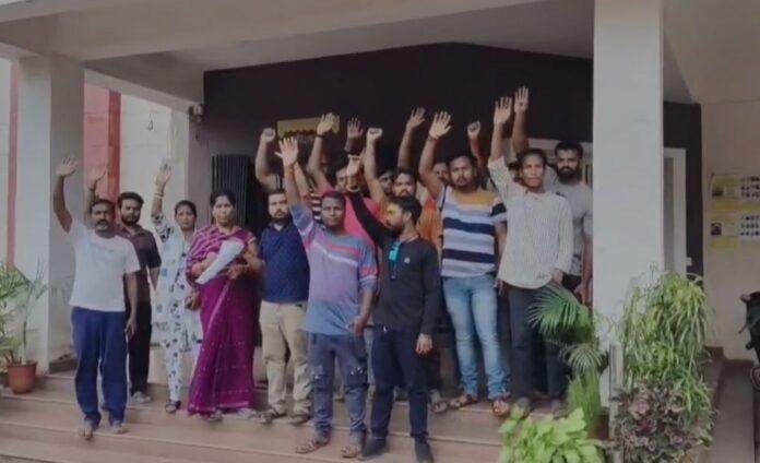 Chaibasa : गुआ में मां दुर्गा की प्रतिमा खंडित, कई संगठनों ने किया बाजार बंद, आरोपियों की गिरफ्तारी की माँग...