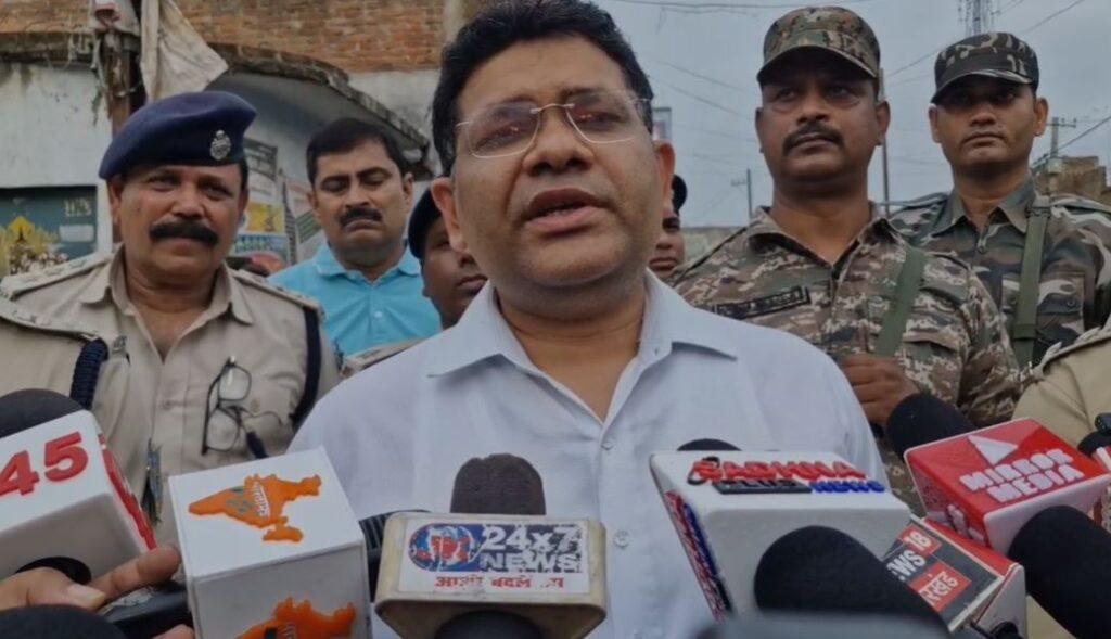Hazaribagh : अचानक छूटने लगी आंसू गैस, लोगों में मची अफरातफरी, लगातार दूसरे दिन...