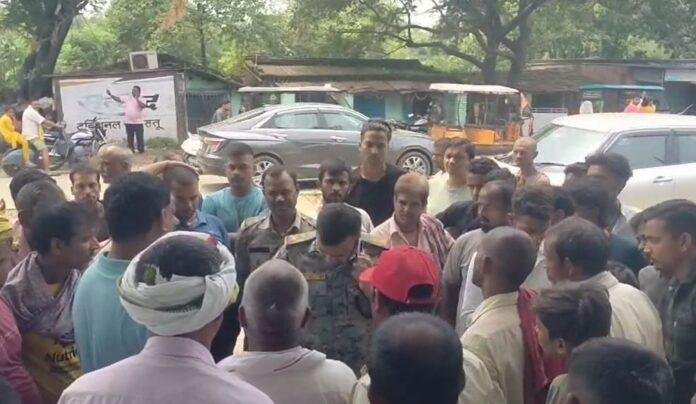 च7ह Bokaro में गाय चोरी पर फूटा खटाल संचालकों का गुस्सा, आरोपी के खटाल मवेशियों को...