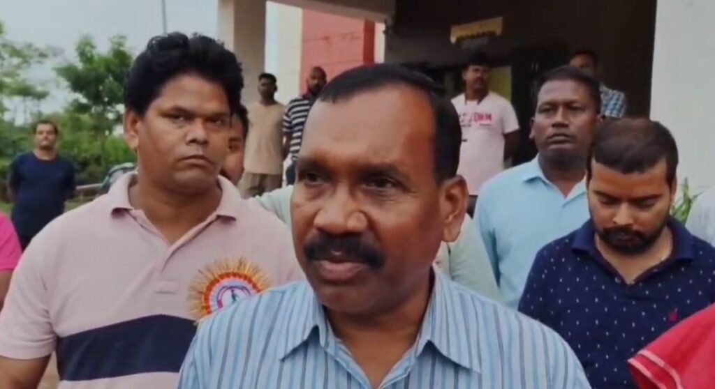 Chaibasa : पूर्व सीएम ने कार्रवाई की मांग