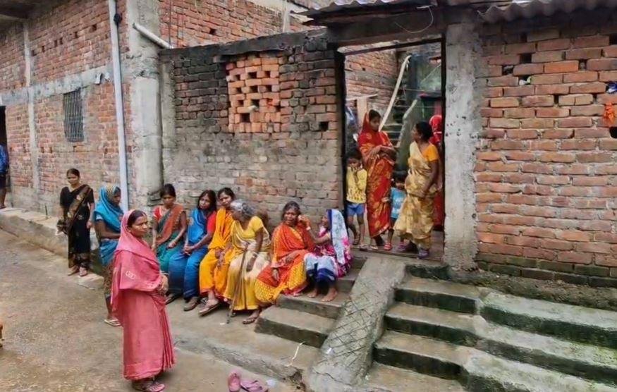 Hazaribagh : घटना के बाद रोती बिलखती महिला