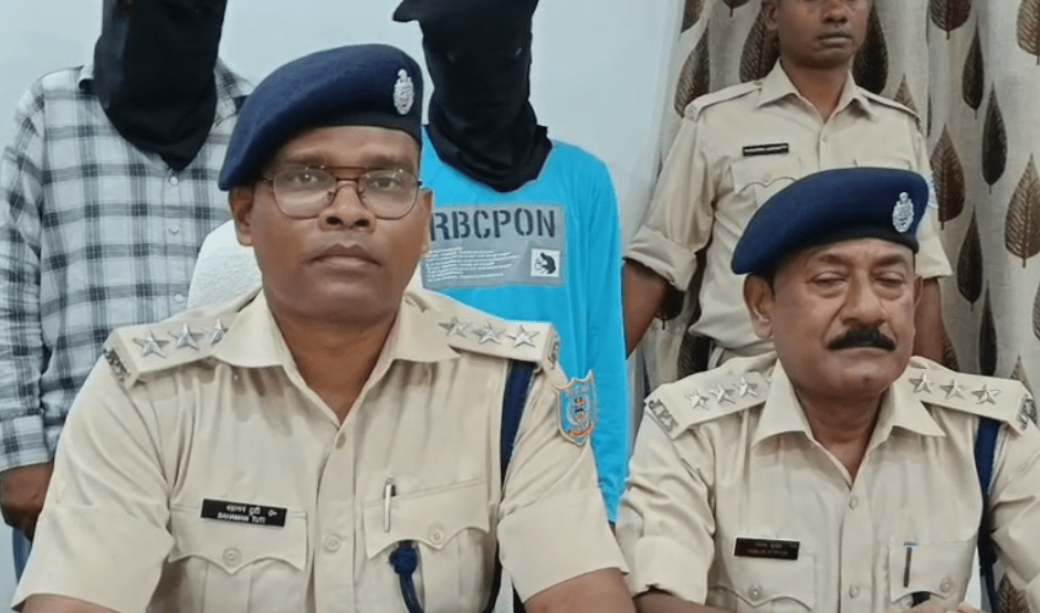 Chaibasa Crime : सुमित यादव हत्याकांड में दो आरोपी गिरफ्तार, मास्टरमाइंड अब भी फरार... Chaibasa Crime : मास्टरमाइंड अब भी फरार