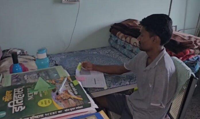 JPSC Result 2025 : एक हाथ से लिख डाली सफलता की इबारत, JPSC में हासिल की 282वीं रैंक...