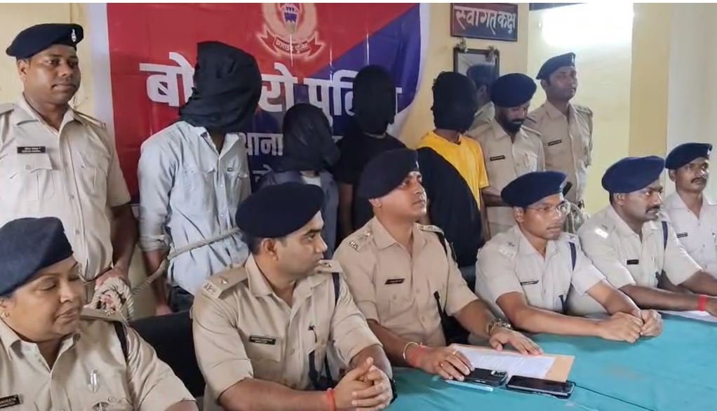 Bokaro Crime : रात के शिकारी निकले बाइक चोर, बाइक चोर गिरोह के चार शातिर गिरफ्तार... Bokaro Crime : कई जगहों पर खपाया जाता था माल