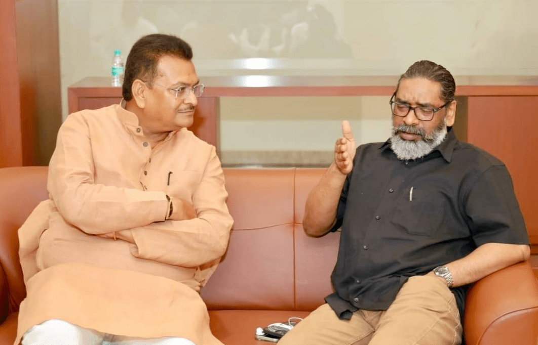 Breaking : सांसद मनीष जायसवाल ने दिल्ली में सीएम हेमंत सोरेन से की मुलाकात, शिबू सोरेन के स्वास्थ्य की ली जानकारी...