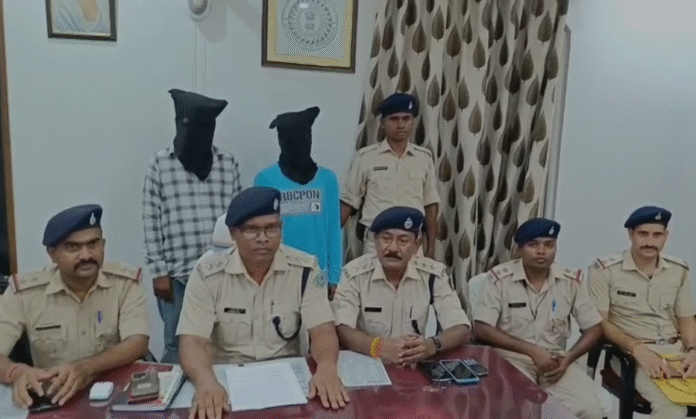 Chaibasa Crime : सुमित यादव हत्याकांड में दो आरोपी गिरफ्तार, मास्टरमाइंड अब भी फरार...