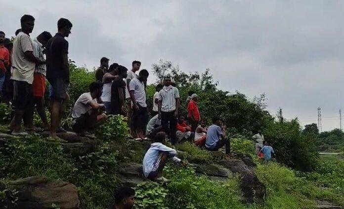 Dhanbad : कतरी नदी में तैरता मिला अज्ञात शव, बेलंजाबाद में मचा हड़कंप...