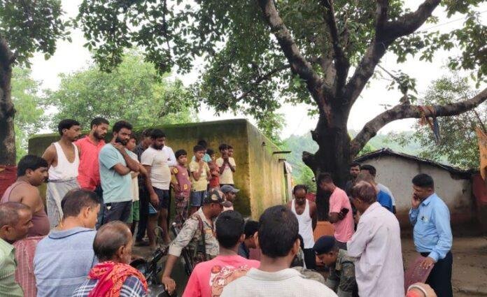 Dhanbad Suicide : फंदे पर लटककर युवती ने कर ली आत्महत्या, जांच में जुटी पुलिस...