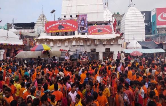Deoghar : दूसरी सोमवारी पर टूटा रिकॉर्ड, आधी रात से ही कांवरियों की लाइन...