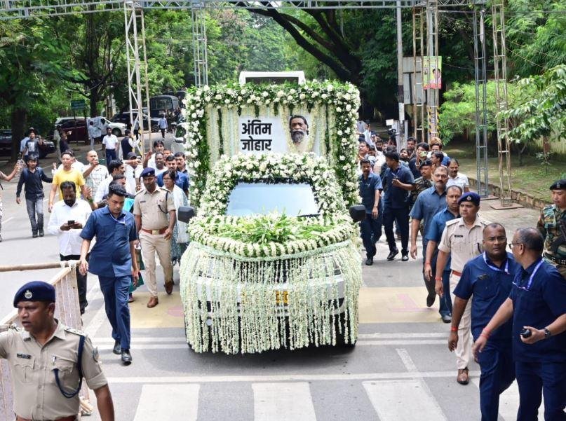 Goodbye Dishom Guru : गुरुजी की अंतिम यात्रा शुरू: मुख्यमंत्री हेमंत सोरेन के साथ हजारों लोगों ने दी अंतिम विदाई