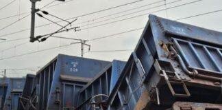 चांडिल स्टेशन के पास दो मालगाड़ियों में भीषण टक्कर, कई डिब्बे पटरी से उतरे; बड़ा हादसा टला