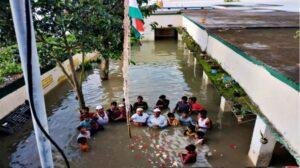 बाढ़ के बीच मनाया गया स्वतंत्रता दिवस