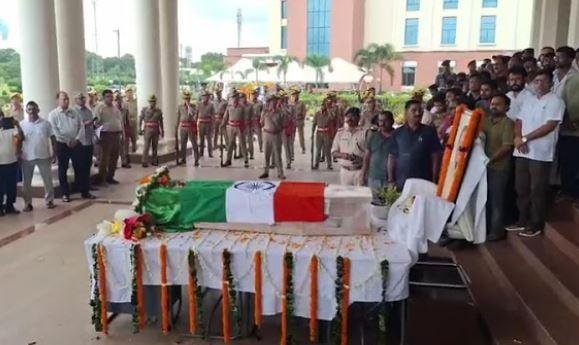 विधानसभा परिसर में उमड़ी नेताओं की भीड़: शिक्षा मंत्री रामदास सोरेन को दी गई अंतिम श्रद्धांजलि, नम हुईं आंखें