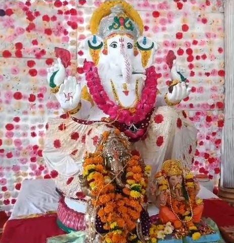 आदित्यपुर गणेश उत्सव : सांसद जोबा माझी ने किया आरडीएक्स गजानंद बॉयज क्लब पंडाल का उद्घाटन