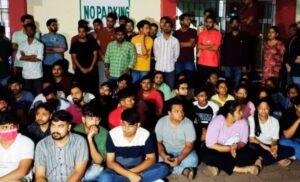धनबाद मेडिकल कॉलेज में डॉक्टर की पिटाई, इमरजेंसी सेवाएं ठप, हड़ताल पर गए चिकित्सक