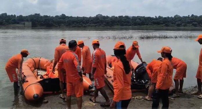 करम पूजा पर धनबाद में बड़ा हादसा: पांच बच्चियां नदी में बहीं, एक की मौत, संध्या लापता