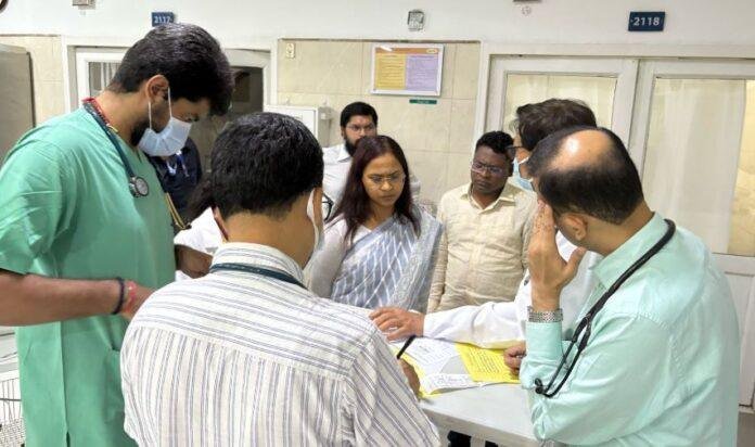 Breaking : मंत्री शिल्पी नेहा तिर्की दिल्ली में अपोलो हॉस्पिटल पहुंची, मंत्री रामदास सोरेन की स्वास्थ्य की ली जानकारी