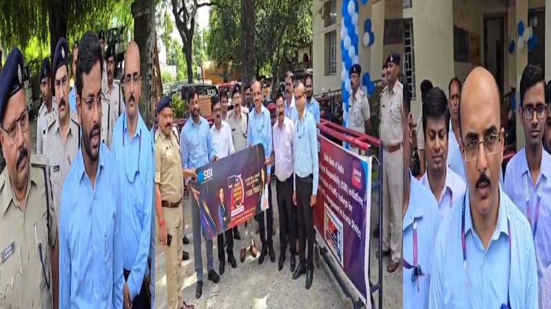 SBI ने कॉर्पोरेट सोशल रिस्पांसिबिलिटी के तहत जिला प्रशासन को भेंट की 40 ट्रैफिक ट्रॉलियां
