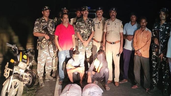 भारत-नेपाल सीमा पर SSB व पुलिस की बड़ी कार्रवाई, करोड़ों की चरस के साथ 2 तस्कर गिरफ्तार