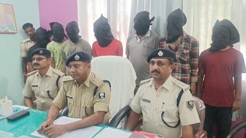 अंतर जिला चेन छिनतई गैंग का पर्दाफाश, 7 अपराधी गिफ्तार