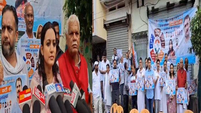 शिविर लगाकर कांग्रेस पार्टी की 'हर घर अधिकार की गारंटी' का गुलदस्ता योजना की दी जानकारी