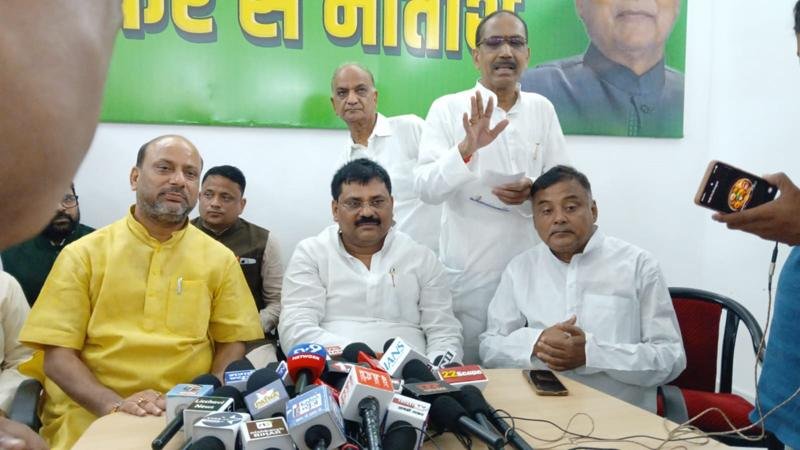 उमेश कुशवाहा की मौजूदगी में JDU में शामिल हुए पूर्व MLA गोपाल अग्रवाल