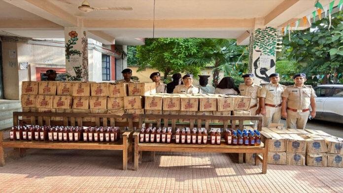 झाझा पुलिस ने 3 स्कॉर्पियो पर लदा विदेशी शराब के साथ 3 तस्कर को किया गिरफ्तार