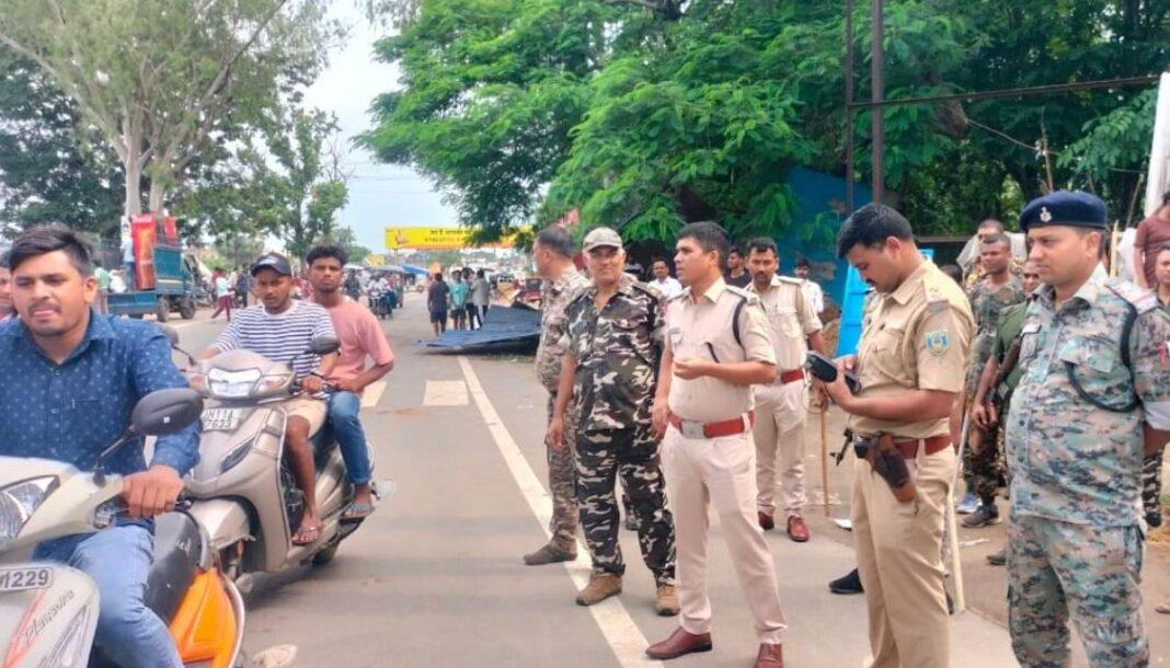 Giridih कॉलेज के पास चला अतिक्रमण हटाओ अभियान, 100 से अधिक दुकानों पर चला बुलडोजर