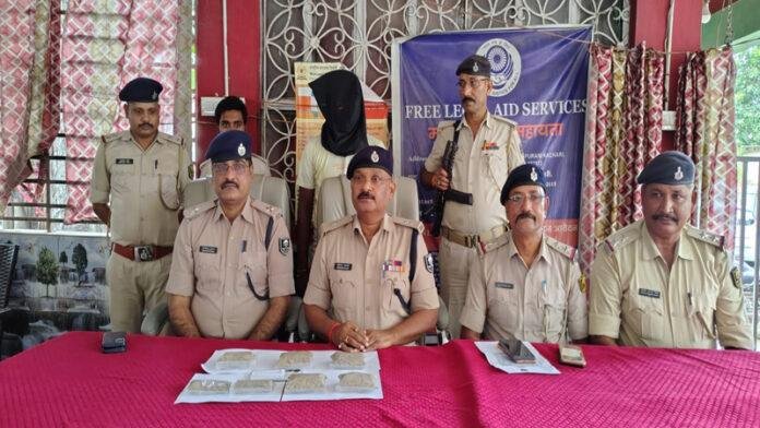 पुलिस ने भारी मात्रा में नशीला पदार्थ के साथ युवक को किया गिरफ्तार