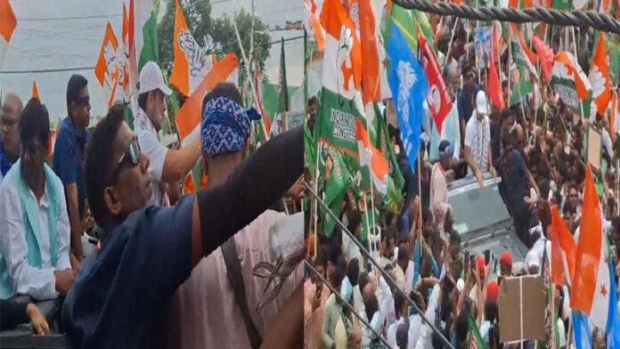 वोटर अधिकार यात्रा : राहुल का काफिला पहुंचा बेतिया, पोस्टर लिए कार्यकर्ताओं की भीड़ सड़कों पर उमड़ी