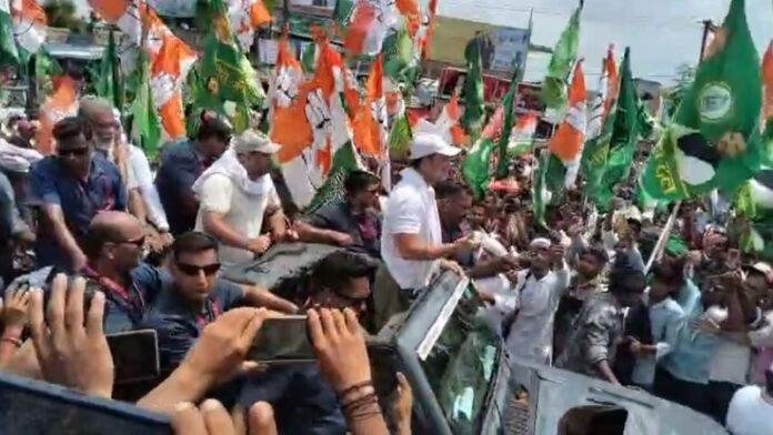 वोटर अधिकार यात्रा पहुंचा फुलपरास, खुली जीप में राहुल, तेजस्वी व प्रियंका सवार