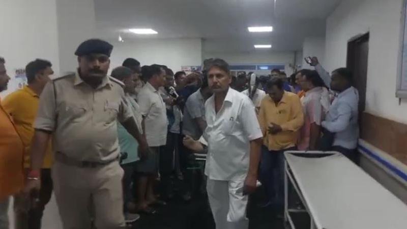 अपराधियों के हौसले बुलंद, पूर्व जिला पार्षद के भाई पर फायरिंग
