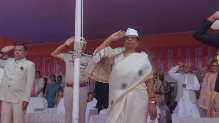 पटना में नीतीश कुमार तो जिले में प्रभारी मंत्रियों ने किया झंडोत्तोलन