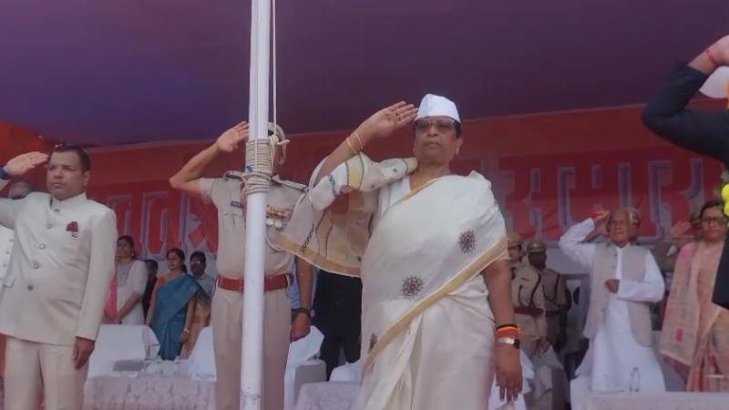 पटना में नीतीश कुमार तो जिले में प्रभारी मंत्रियों ने किया झंडोत्तोलन