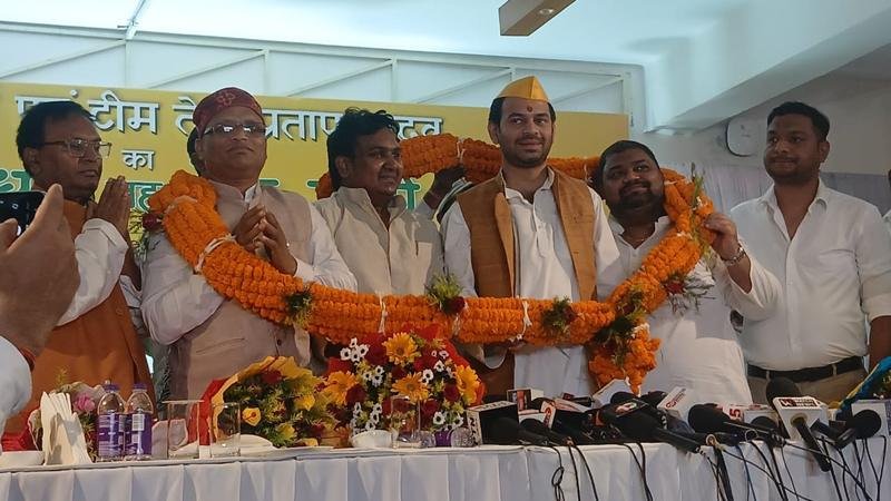 लालू के बड़े लाल तेज प्रताप ने VVIP पार्टी के साथ किया गठबंधन, मुकेश पर किया तंज