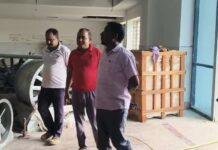 Saraikela : करोड़ों की लागत में बन रहा निर्माण से पहले ही बीमार, दीवारों में दरारें देख भड़के ज़िप अध्यक्ष