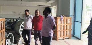 Saraikela : करोड़ों की लागत में बन रहा निर्माण से पहले ही बीमार, दीवारों में दरारें देख भड़के ज़िप अध्यक्ष