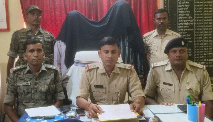 Palamu : लेस्लीगंज पुलिस ने किया सनसनीखेज हत्याकांड का खुलासा, दो आरोपी गिरफ्तार