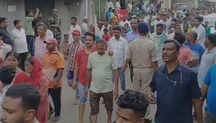 Jamshedpur : मंत्री रामदास सोरेन को अंतिम विदाई, साकची से धूमा कॉलोनी तक उमड़ा जनसैलाब